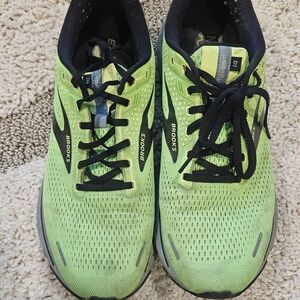Brooks Vibrant Green and Black Sneakers